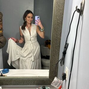 Eli’s Tahari Size M White Sleeveless Button Down Tiered Maxi Dress with Belt